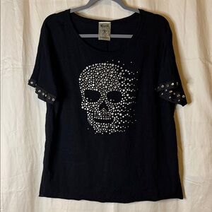 Vocal Cream and Black Fleur-de-Lis Label Tee